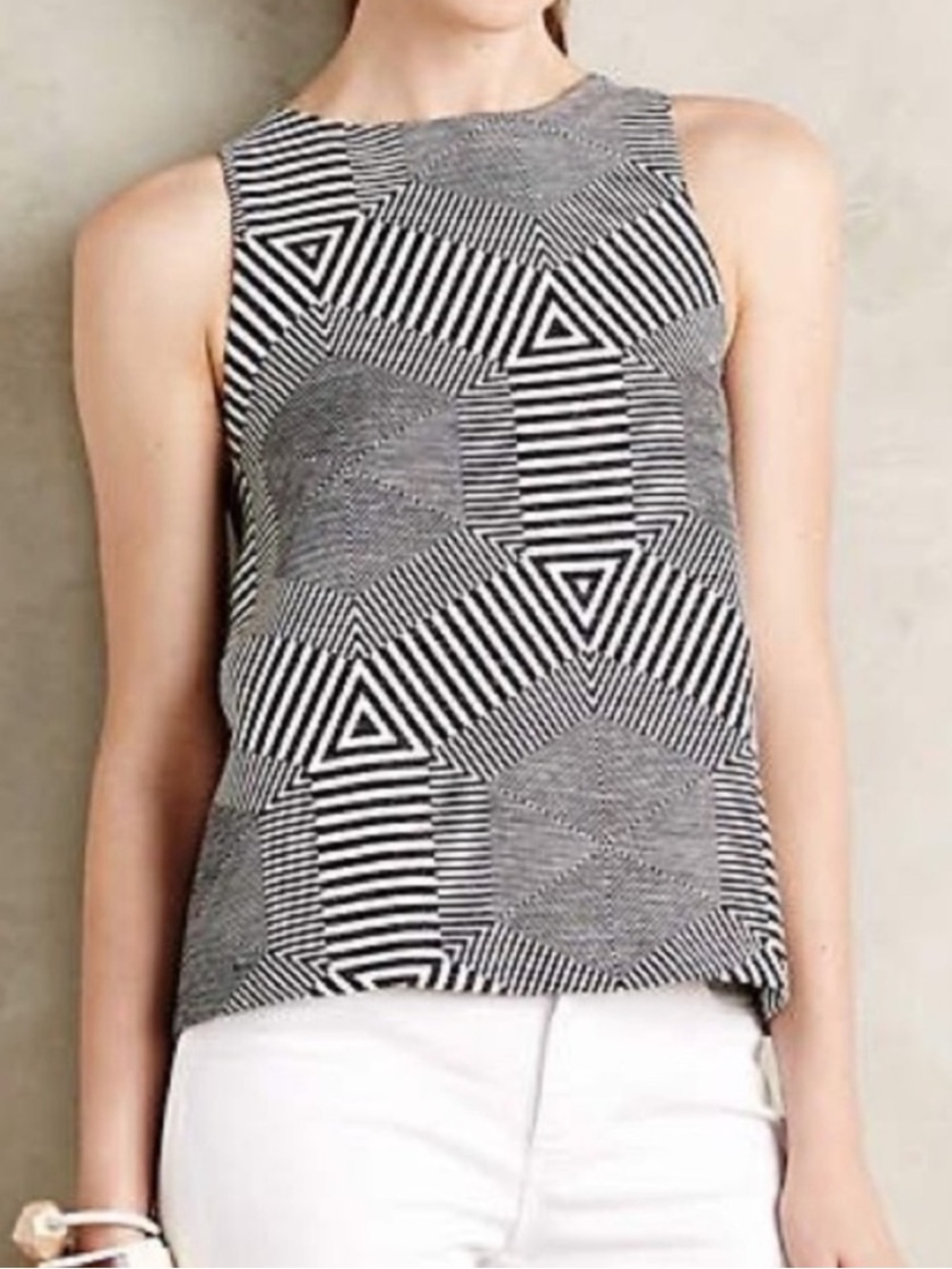 HD in Paris S Anthropologie black, white geometric design, small tank tunic top